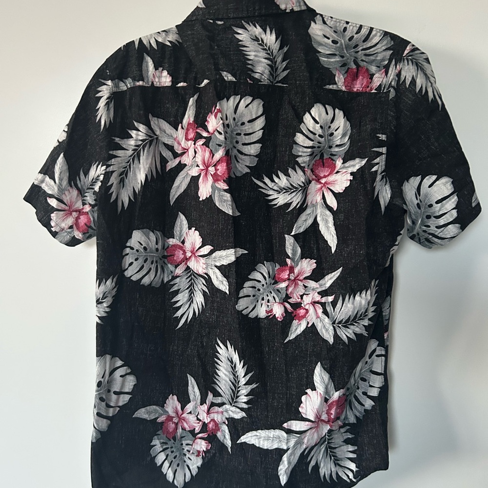 American Rag Black Short-Sleeve Floral Button-Down Shirt - Picture 4 of 5